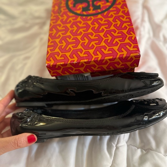 Tory Burch Black patent Leather REVA BALLET Slip-on Everyday Biz-Casual FLATS - Picture 6 of 8